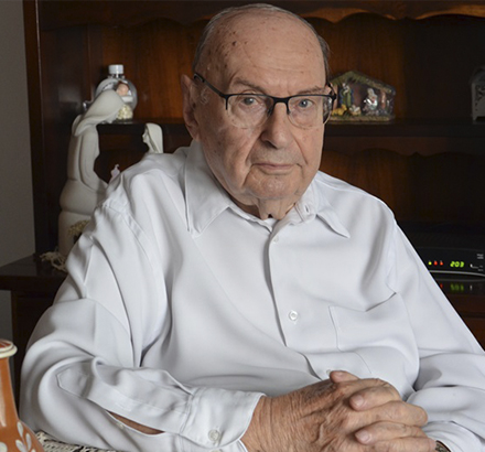 Alfredo Morlini ( Padre Vicente )